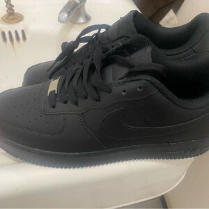 Nike Black Sneakers Sleek Design Comfort